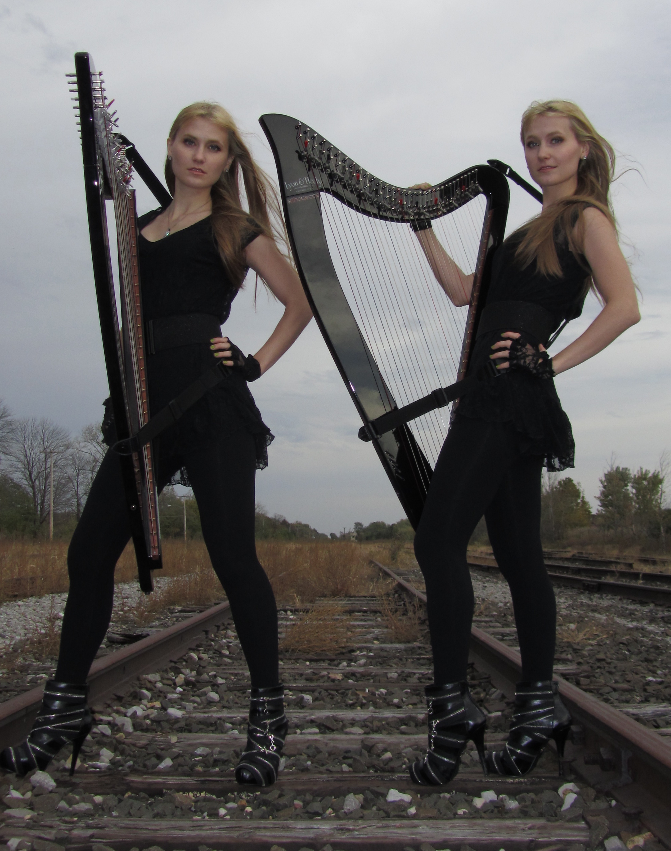 Harp_Twins_2